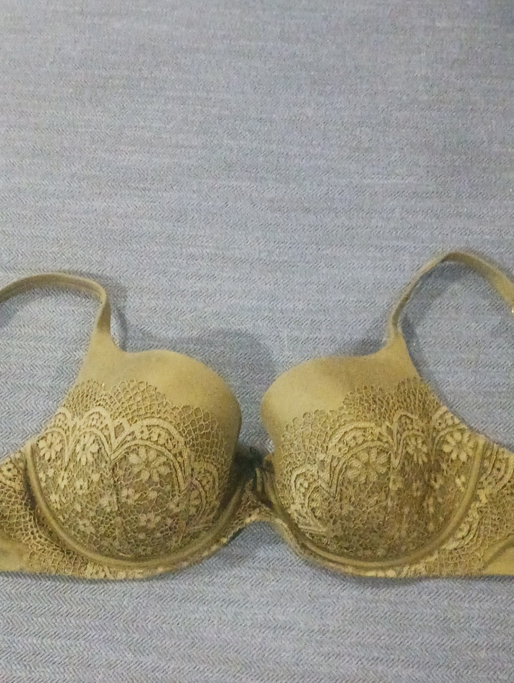 VICTORIAS SECRET Women's Lace Underwire Bra in Camo Color Olive Green
